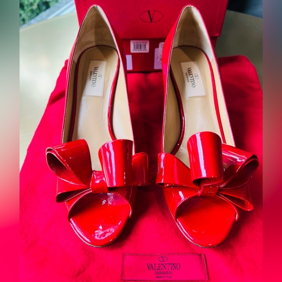 Valentino Garavani Red Leather Bow Shoes With 2.5" Heels - Picture 3 of 9